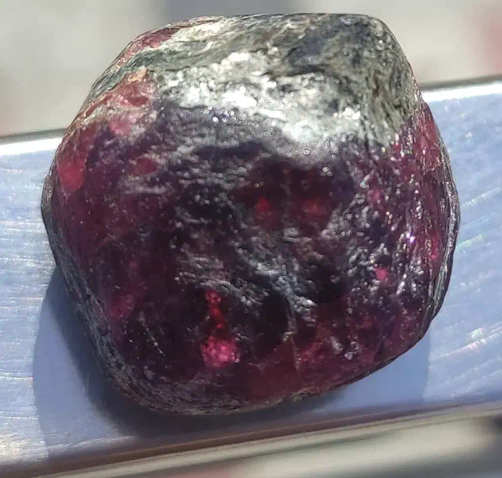 سنگ یاقوت|جواهرات|نجفآباد, پادگان|دیوار