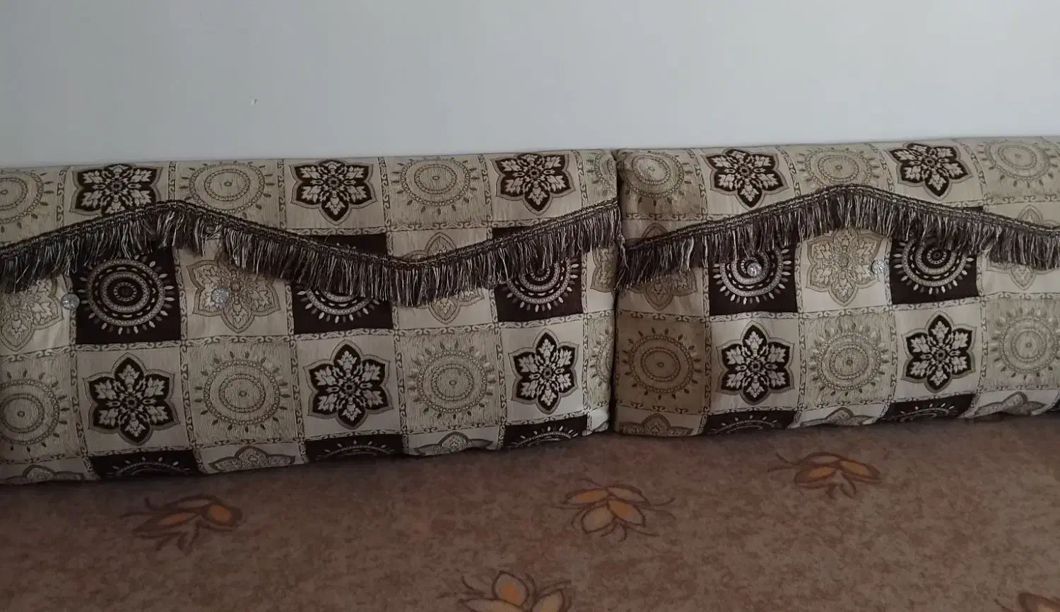 پشتی|پشتی|بروجرد, |دیوار