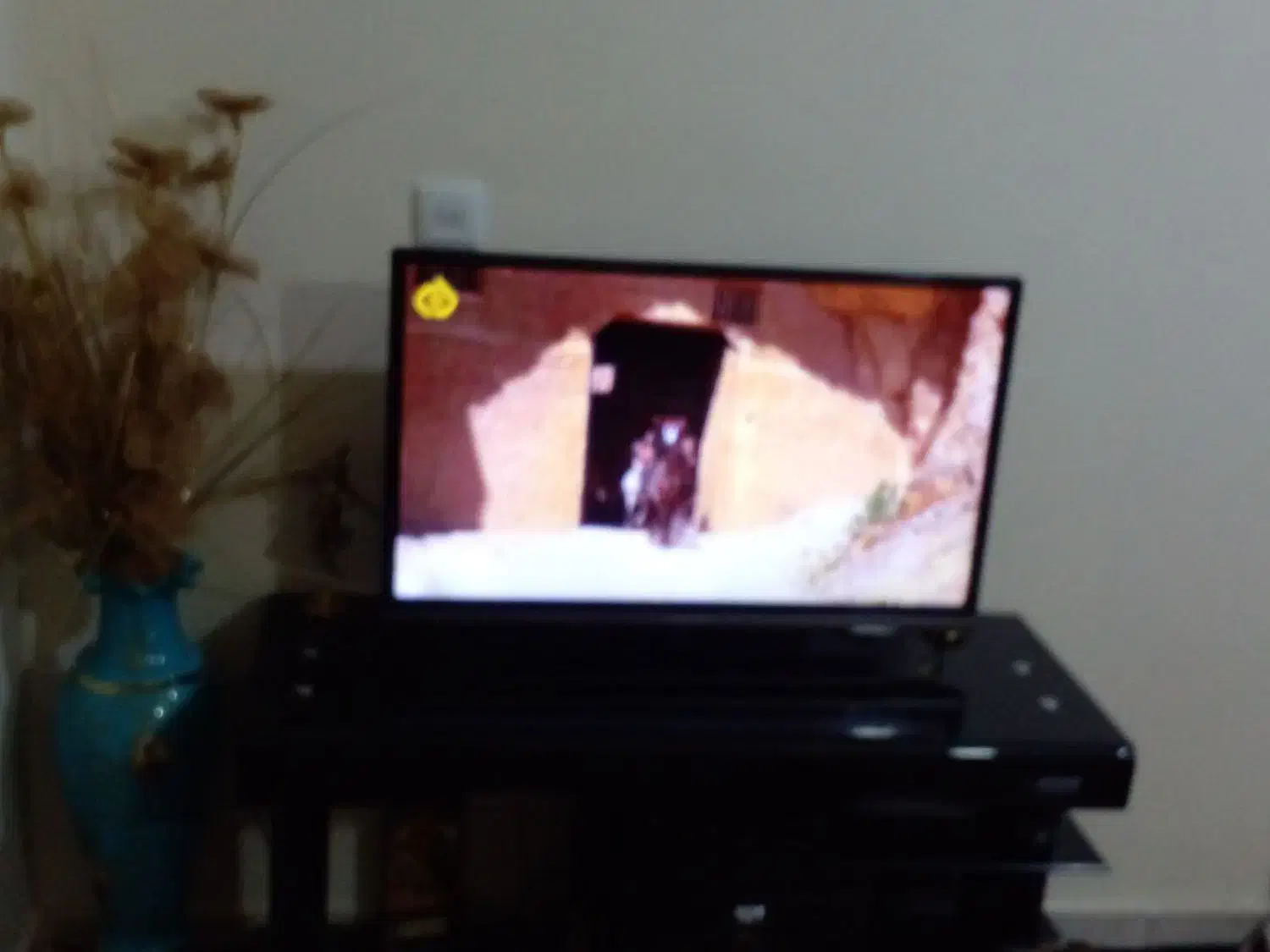 تلویزیون|تلویزیون و پروژکتور|مهاجران, |دیوار