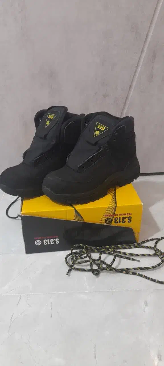 کفش ورزشی و چرم و کوهنوردی|کیف، کفش، کمربند|اراک, |دیوار