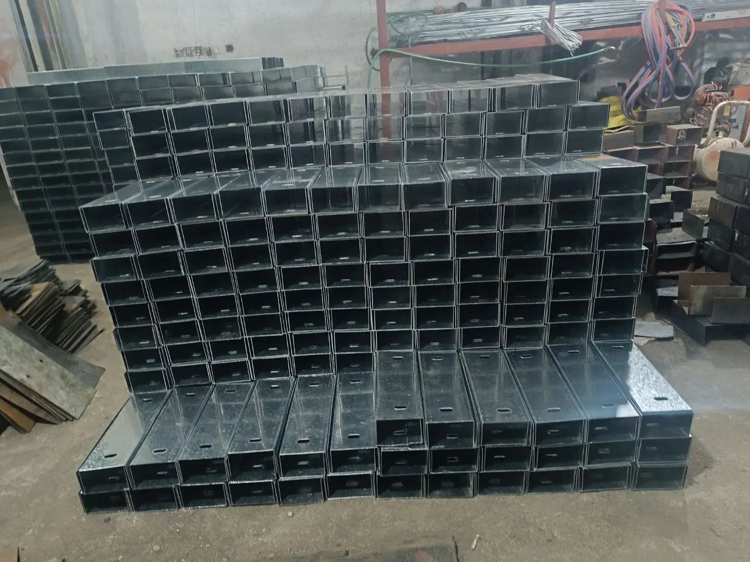 تولید اتصالات والپست|خدمات پیشه و مهارت|شیراز, محمدیه|دیوار