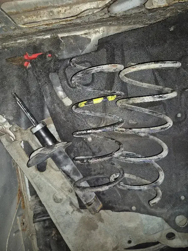 یک جفت فنر و یک عدد کمک پژو|قطعات یدکی و لوازم جانبی|پرند, فاز ۴|دیوار