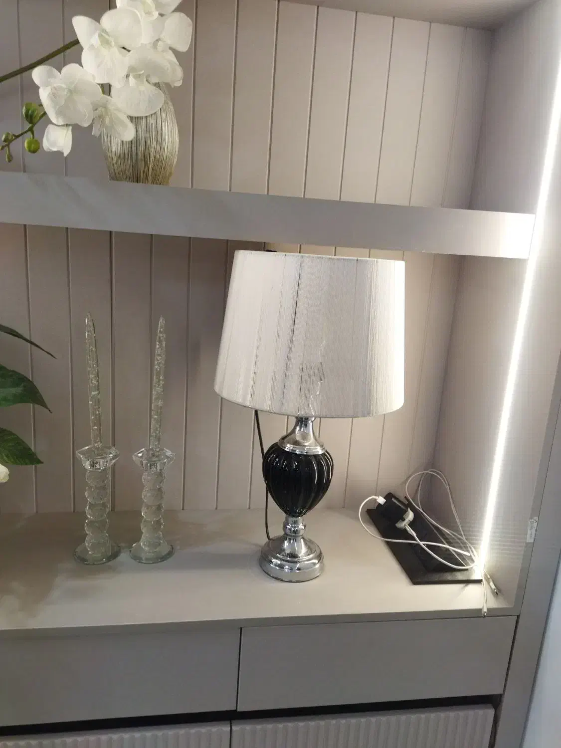 یک جفت آپاژور|چراغ خواب و آباژور|پرند, فاز ۰|دیوار