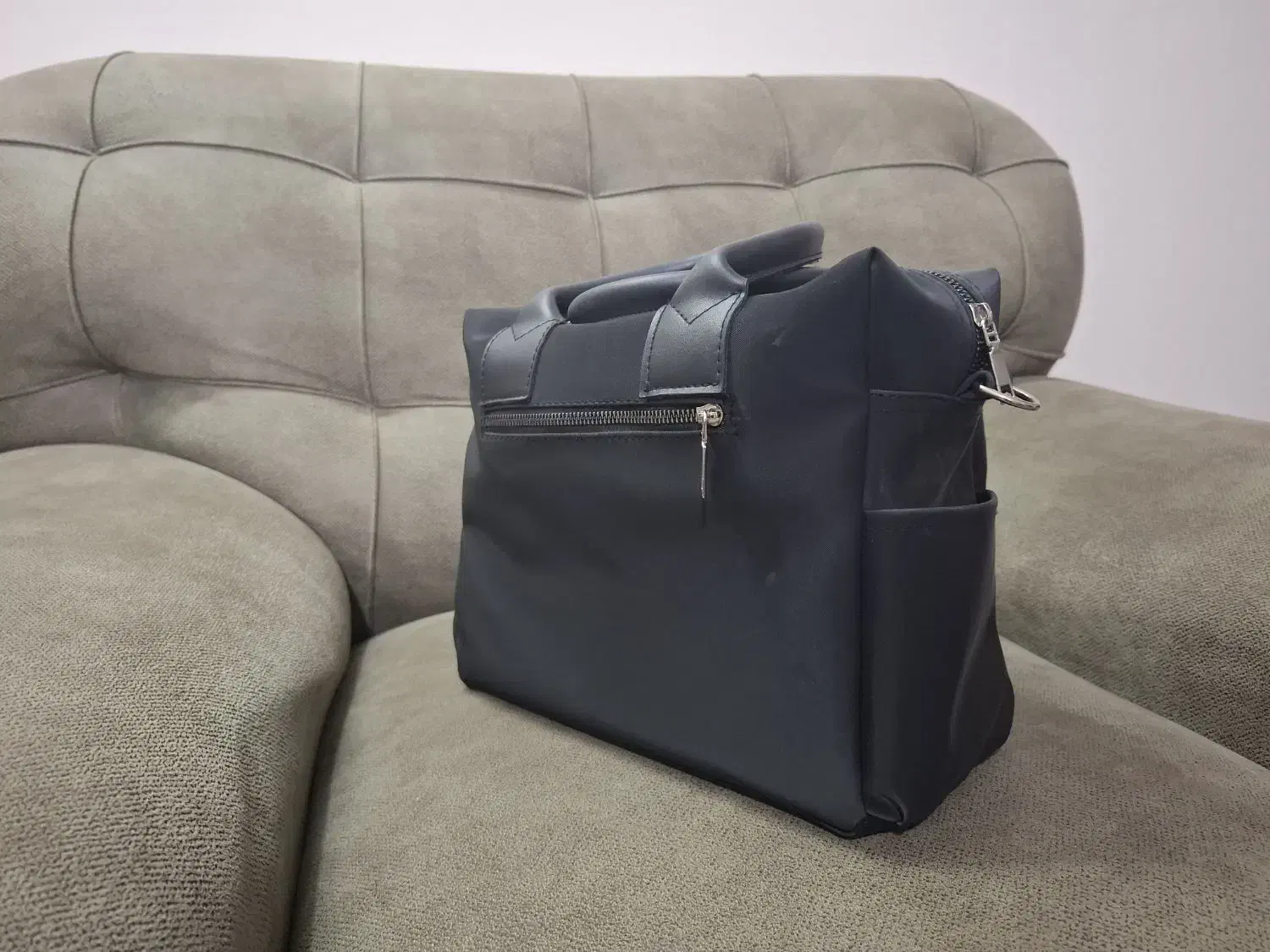 تعدادی کیف زنانه|کیف، کفش، کمربند|شیروان (خراسان), |دیوار