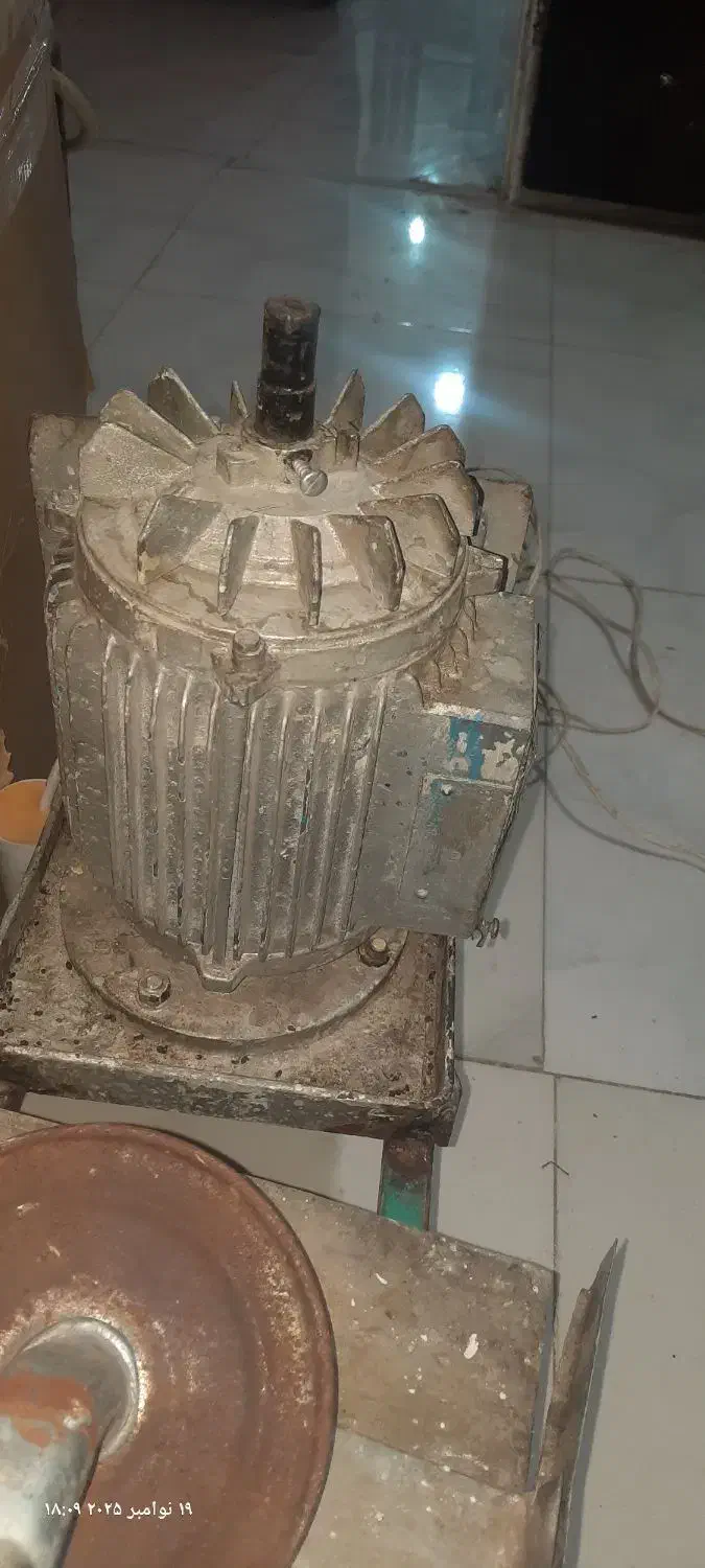 همزن (دینام)|خردکن، آسیاب، غذاساز|اندیکا, |دیوار