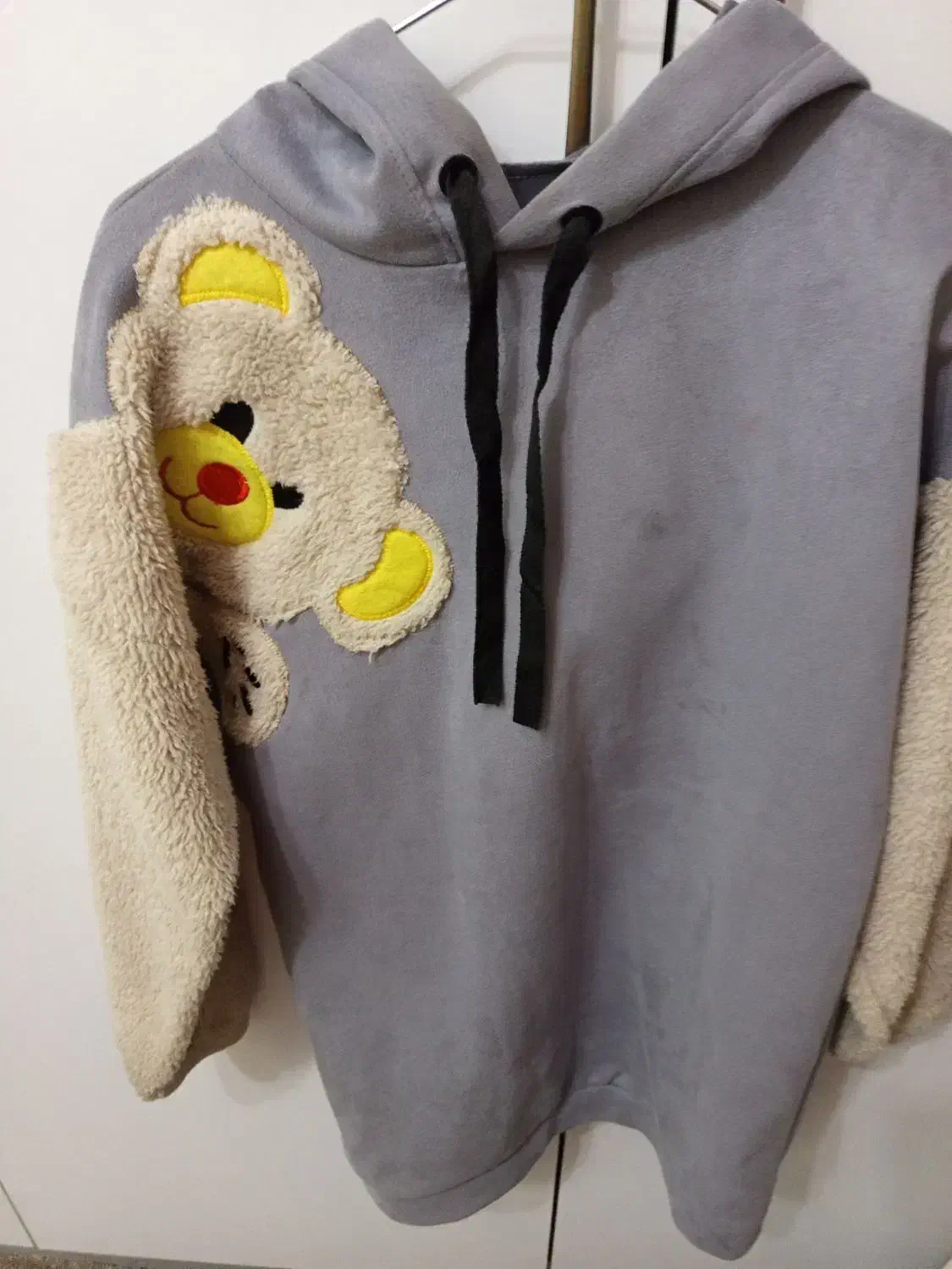 هودی کلاه دار|لباس|گلبهار, شهر جدید گلبهار|دیوار