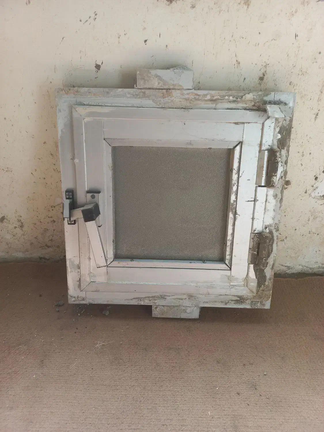 مقداری در و پنجره سالم|مصالح و تجهیزات ساختمان|بروجرد, |دیوار