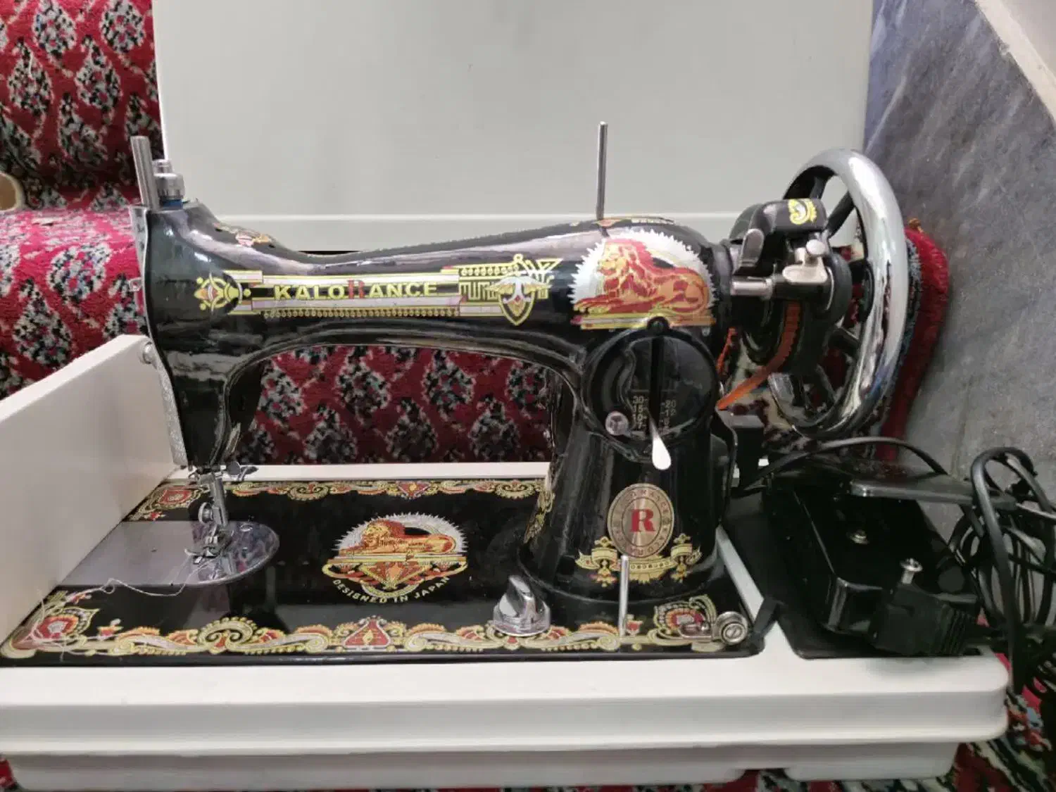 چرخ خیاطی و سردوز|چرخ خیاطی و ریسندگی|قم, چهار امامزاده|دیوار