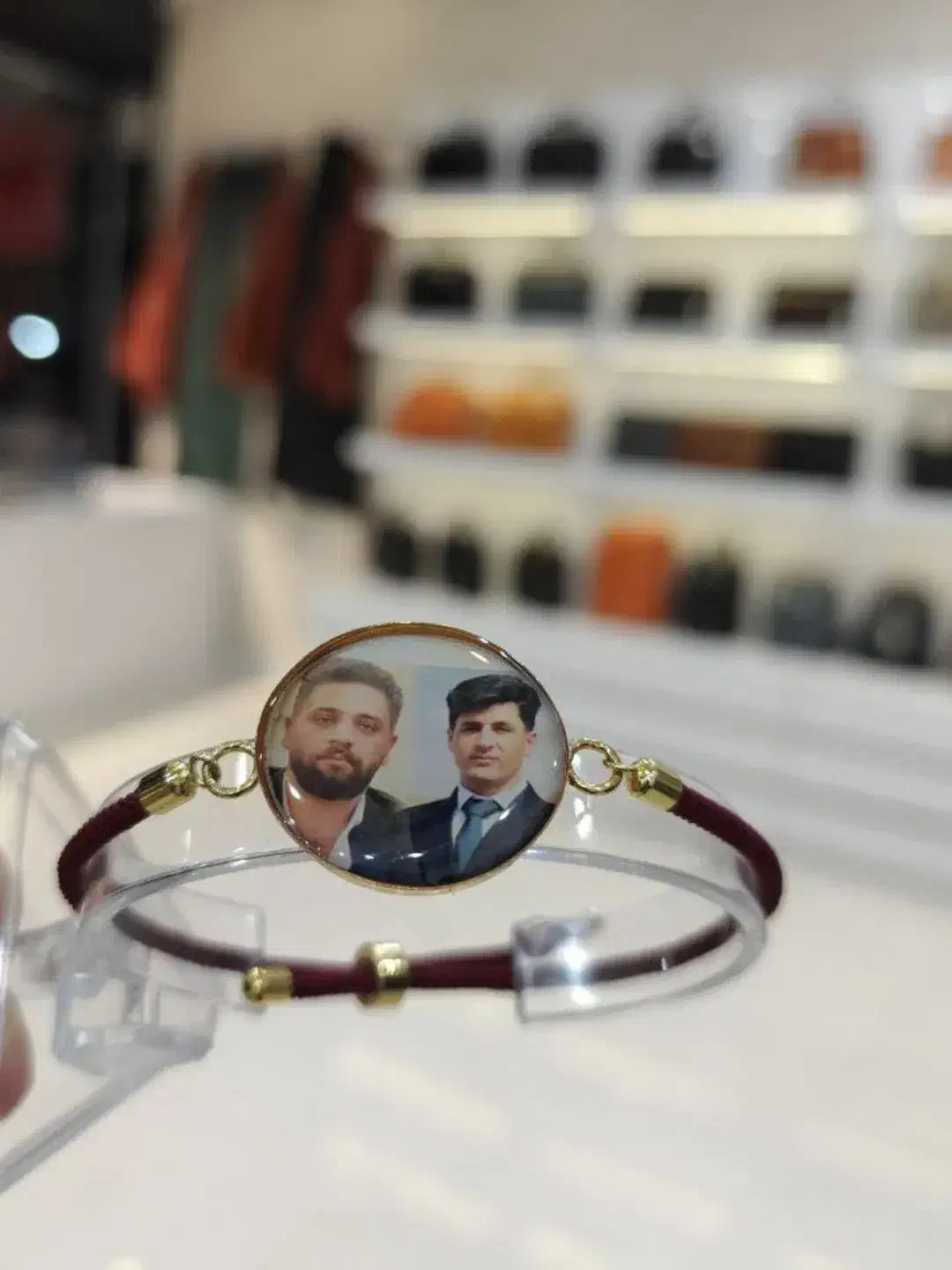 رزین ــخرم آباد گردبند|جواهرات|خرم‌آباد, |دیوار