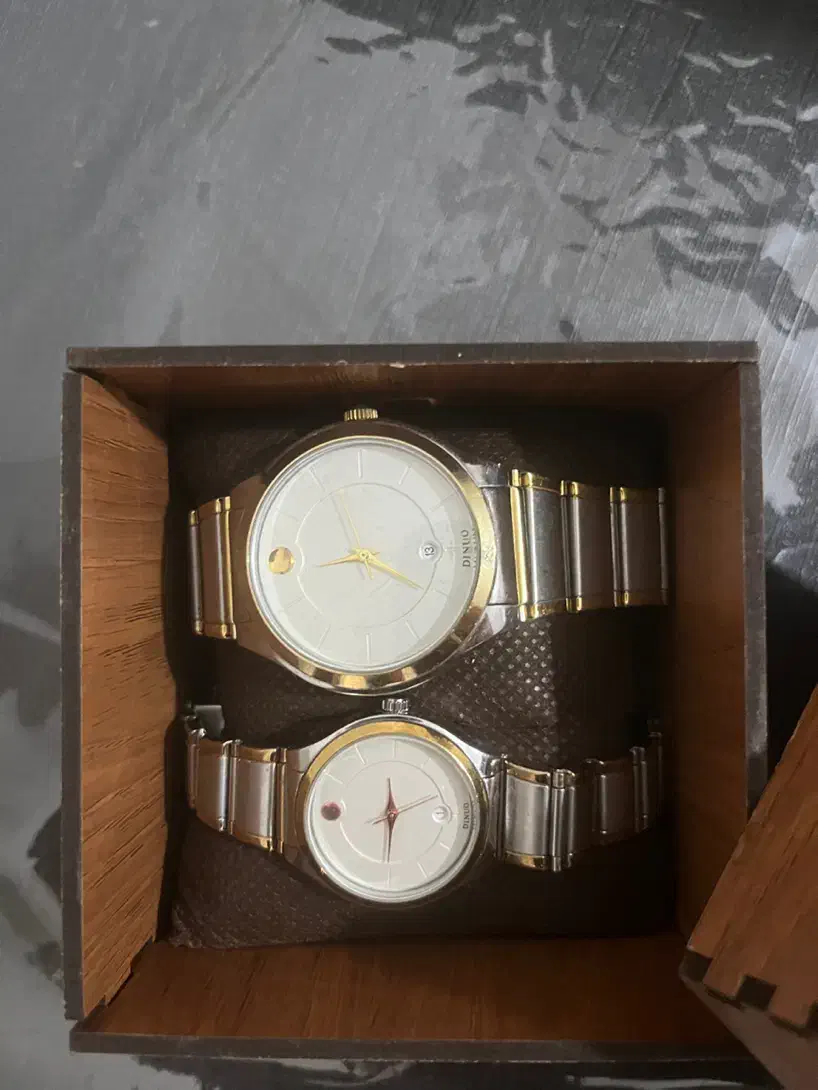 ساعت ست|ساعت|تاکستان, |دیوار