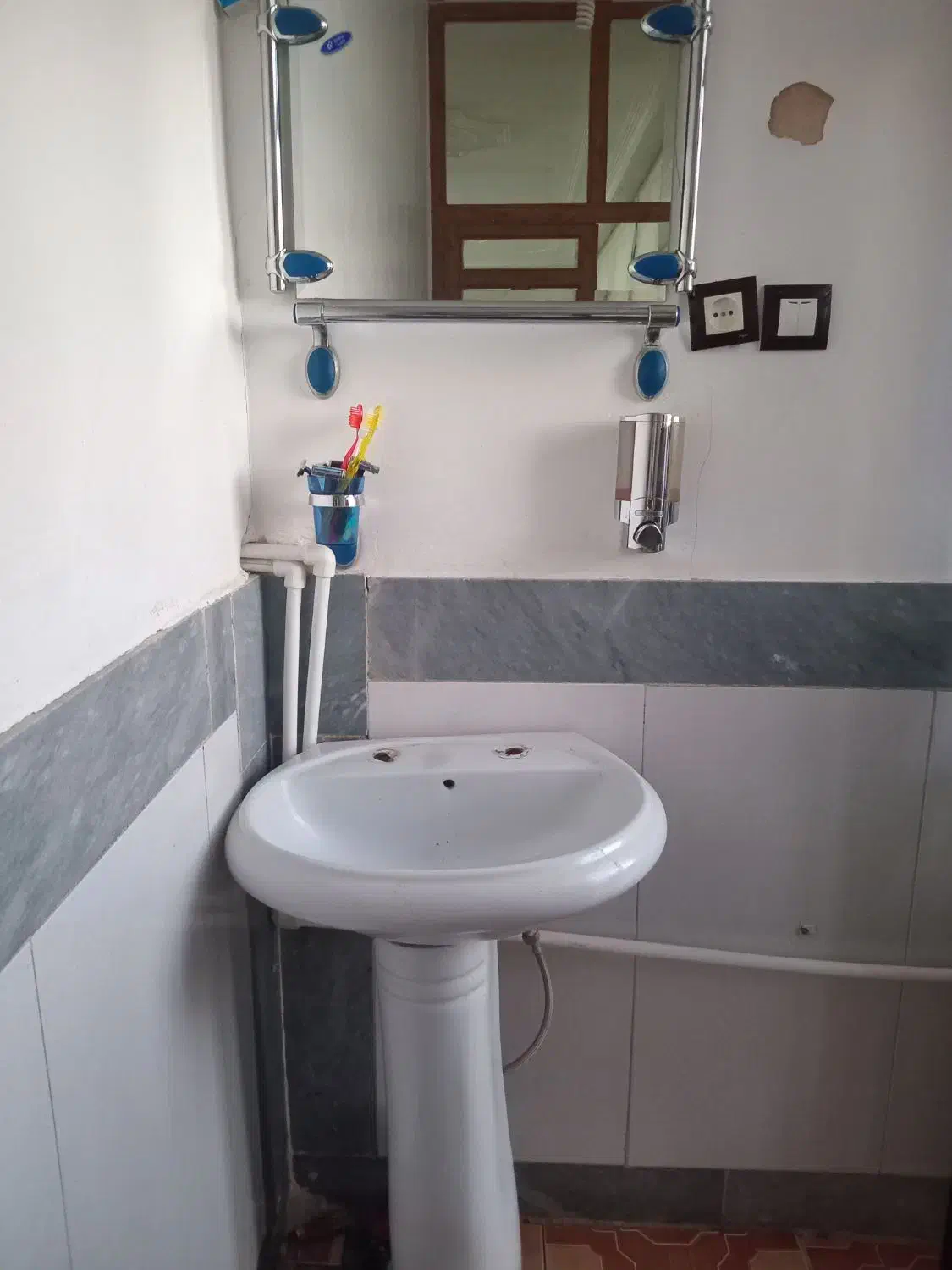 آینه و روشویی|لوازم سرویس بهداشتی|اسلام‌‌آباد غرب, |دیوار