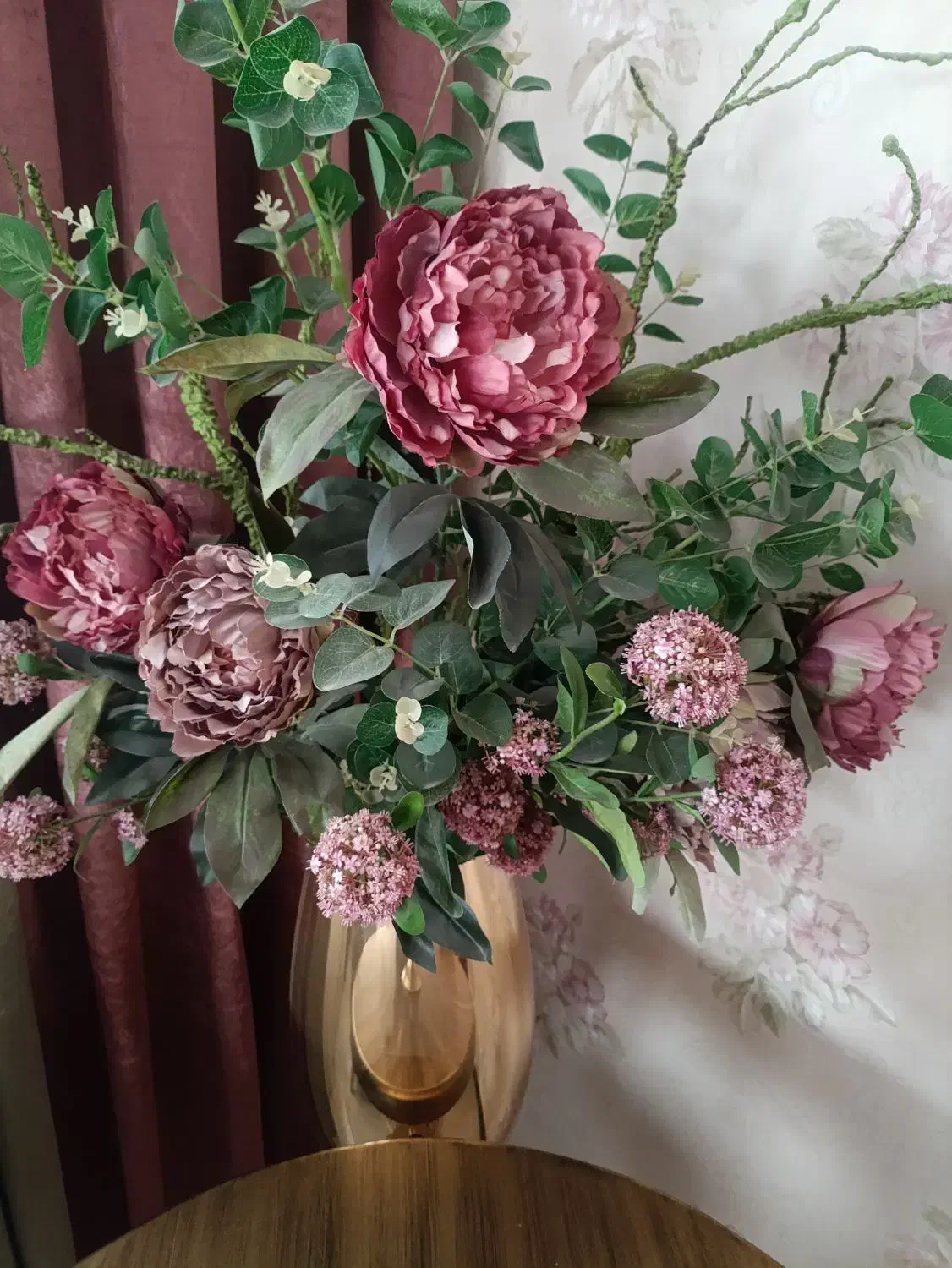 گل و میز کنار سالن زیبا|میز تلفن|نیشابور, هفده شهریور|دیوار