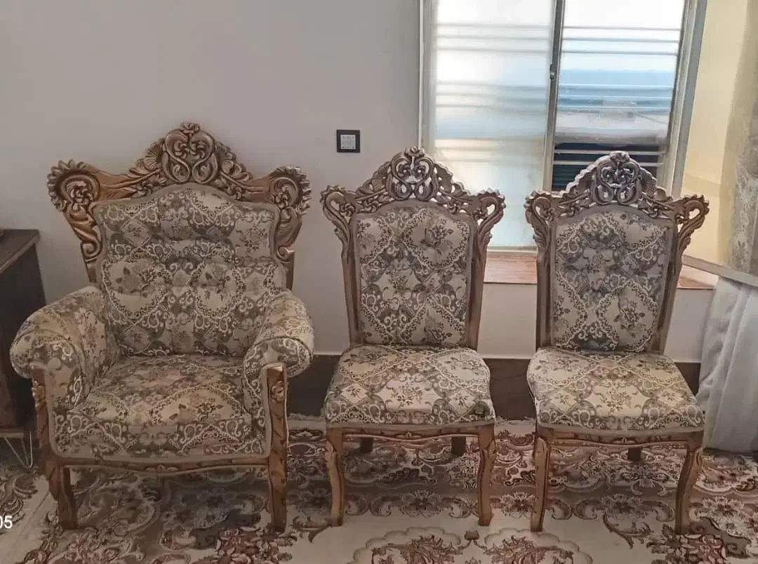 مبل کلاسیک در حد نو سالم و تمیز /|مبلمان خانگی و میز عسلی|داراب, |دیوار