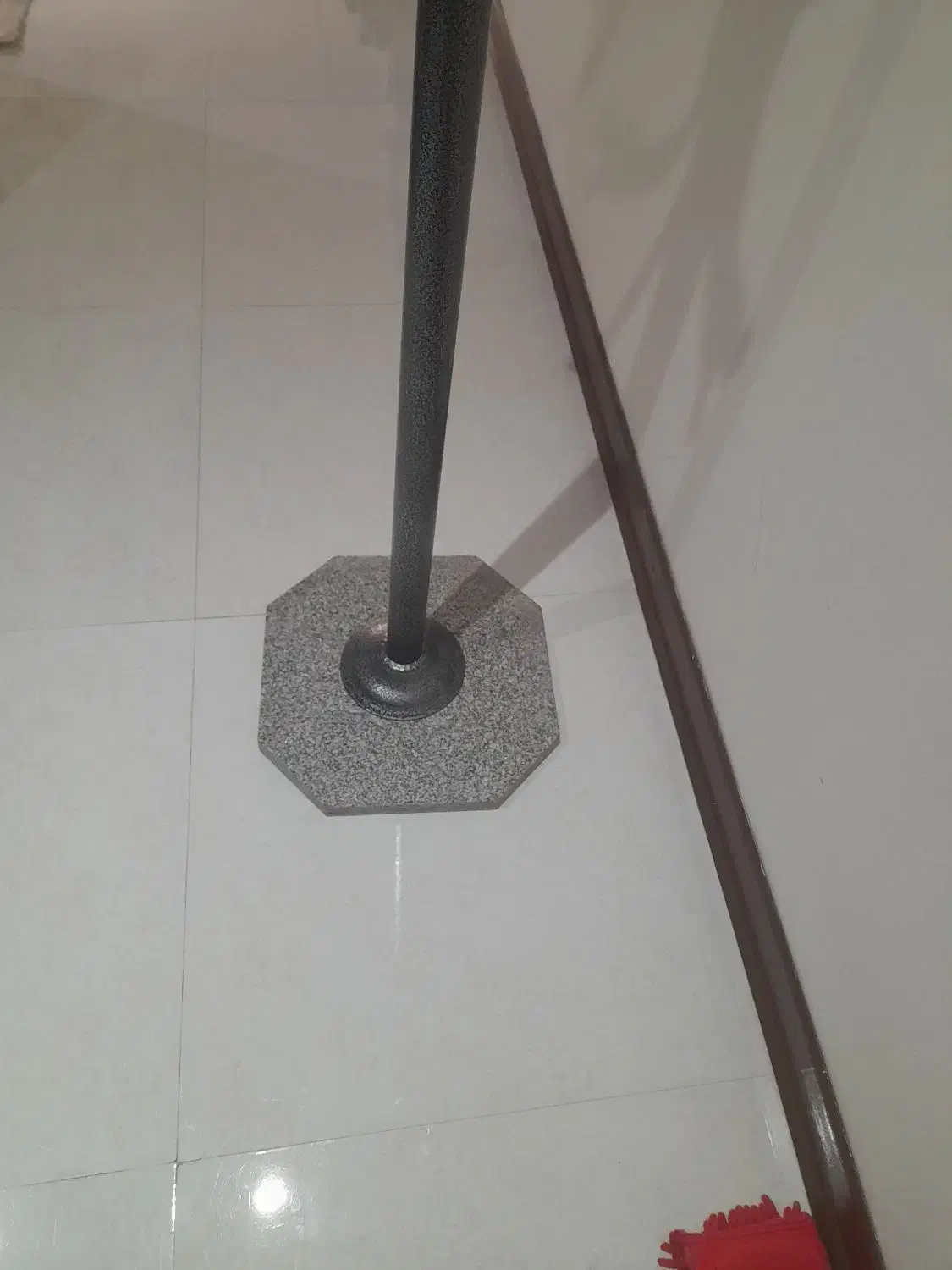 جالباسی ایستاده سالم|بندرخت و رختآویز|مشهد, جاهد شهر|دیوار