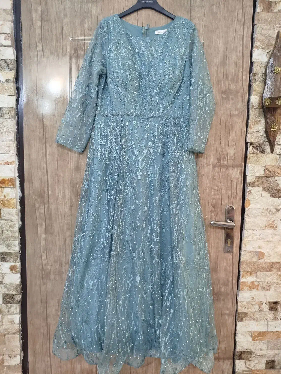 لباس به رنگ سبز|لباس|الوند, |دیوار