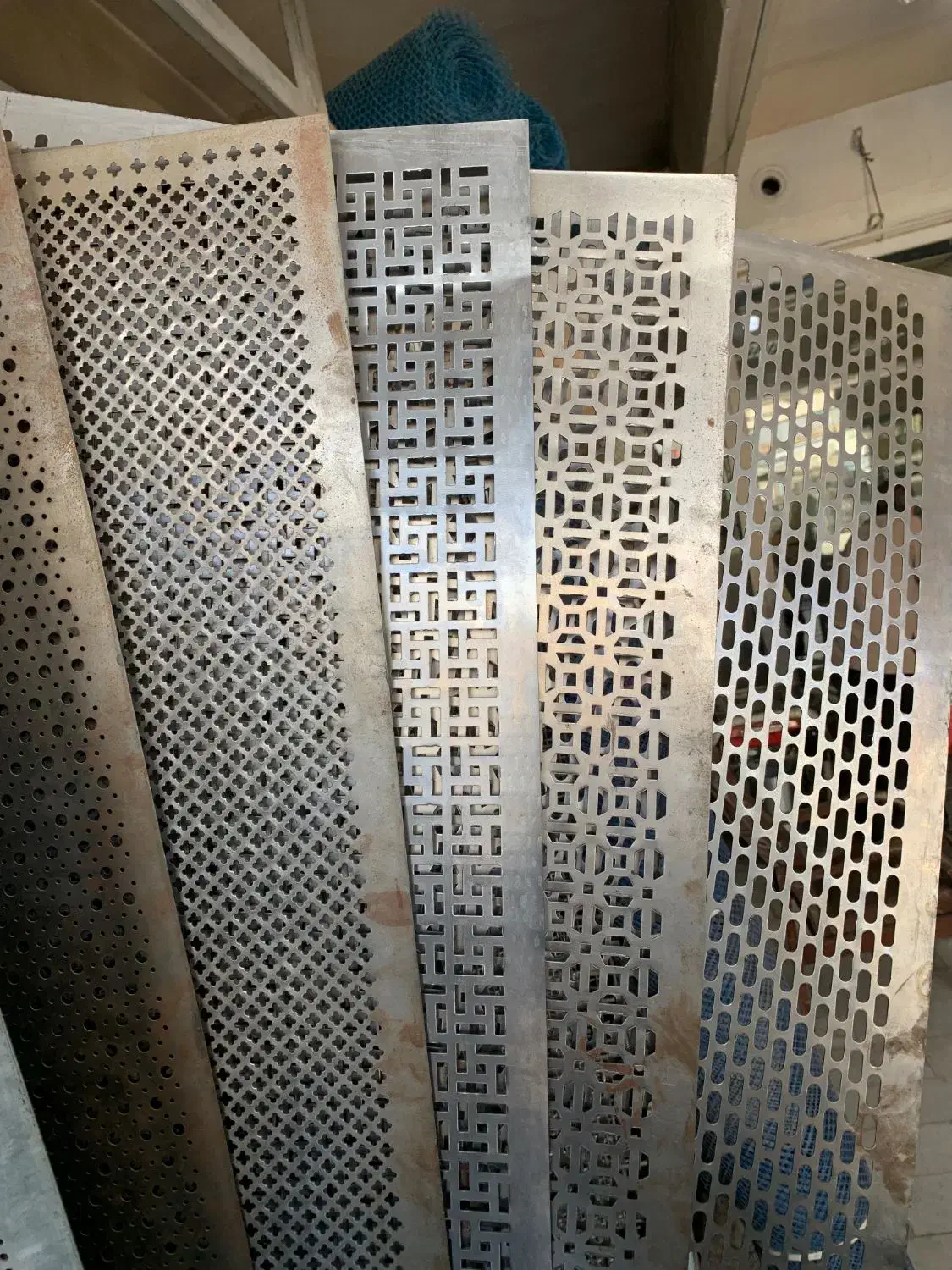 ورق پانچ(مشبک)، دایره و طرحدار سیاه و گالوانیزه|عمده‌فروشی|مشهد, خین عرب|دیوار