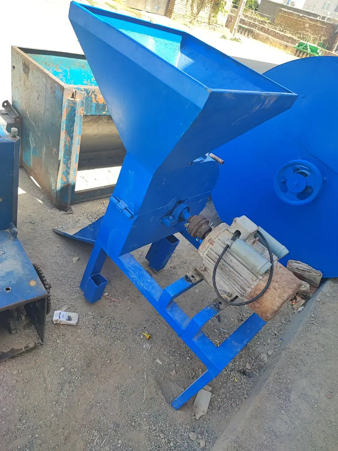 اسیاب چکشی تکفاز 3اسب و دینام گیربکس 3فاز ژن 4عدد|ماشین‌آلات صنعتی|کرج, بنیاد|دیوار