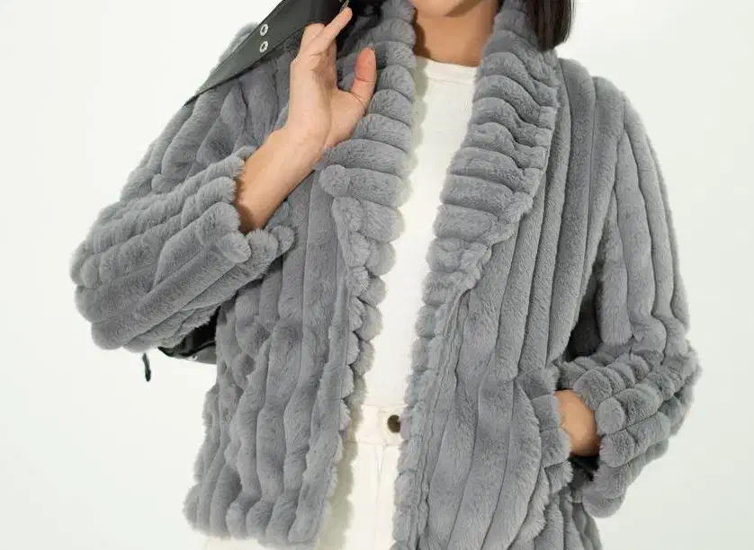 کت خز پوست|لباس|قم, نخودی|دیوار