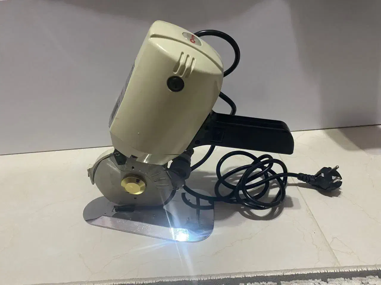 قیچی برقی نو|لوازم خیاطی و بافتنی|رشت, حمیدیان|دیوار