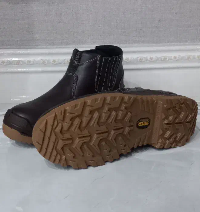 بوت چرم برند ساتر تبریز|کیف، کفش، کمربند|اندیمشک, |دیوار