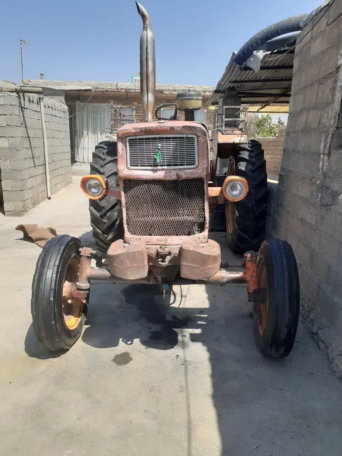 تراکتور رومانی|خودرو سنگین|صحنه, |دیوار