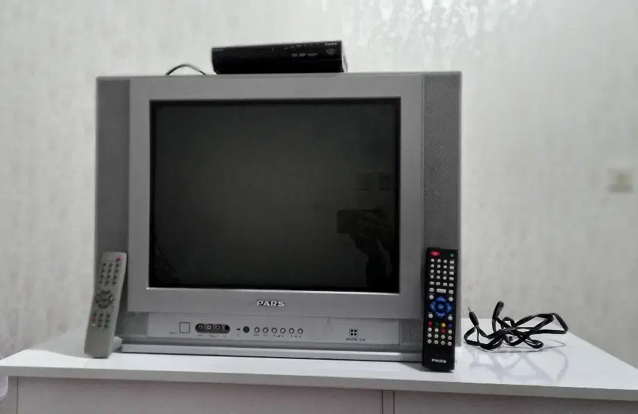 فروش تلویزیون پارس به همراه دستگاه دیجیتال|تلویزیون و پروژکتور|طبس, |دیوار