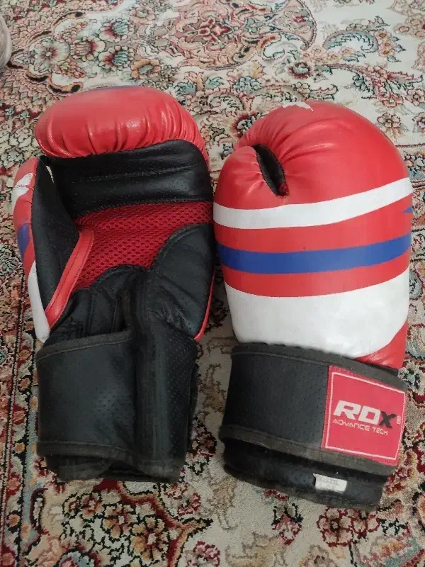 دستکش بوکس در حد نو|تجهیزات ورزشی|قم, پردیسان|دیوار