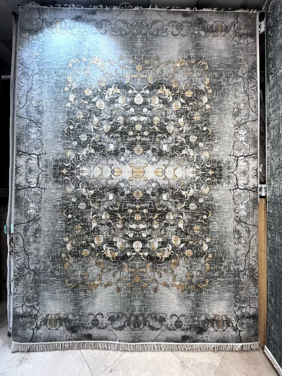 ** فرش های ۱۲ متری ۷۰۰ شانه **|فرش|گلبهار, شهر جدید گلبهار|دیوار