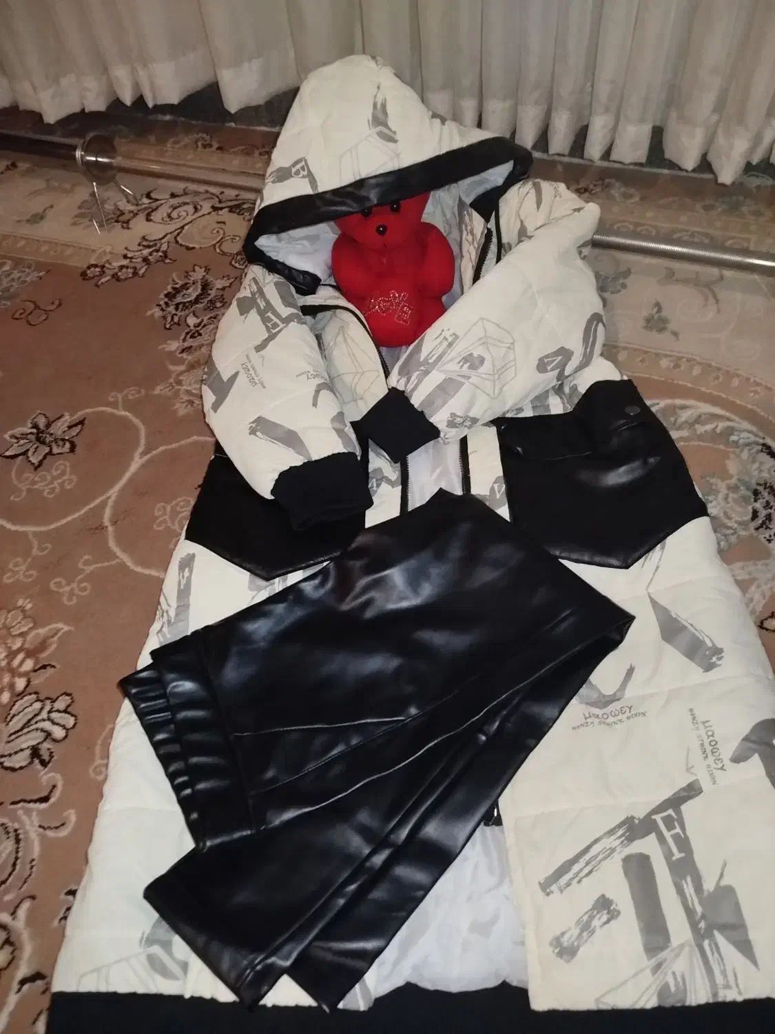 کاپشن و شلوار چرم|لباس|یاسوج, |دیوار