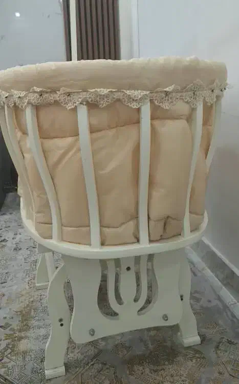 گهواره چوبی|تخت و صندلی بچه|رشت, دروازه لاکان|دیوار