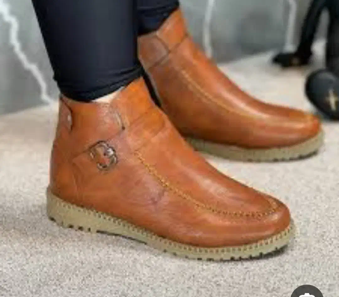 نیم بوت و کتانی|لباس|سراب, |دیوار