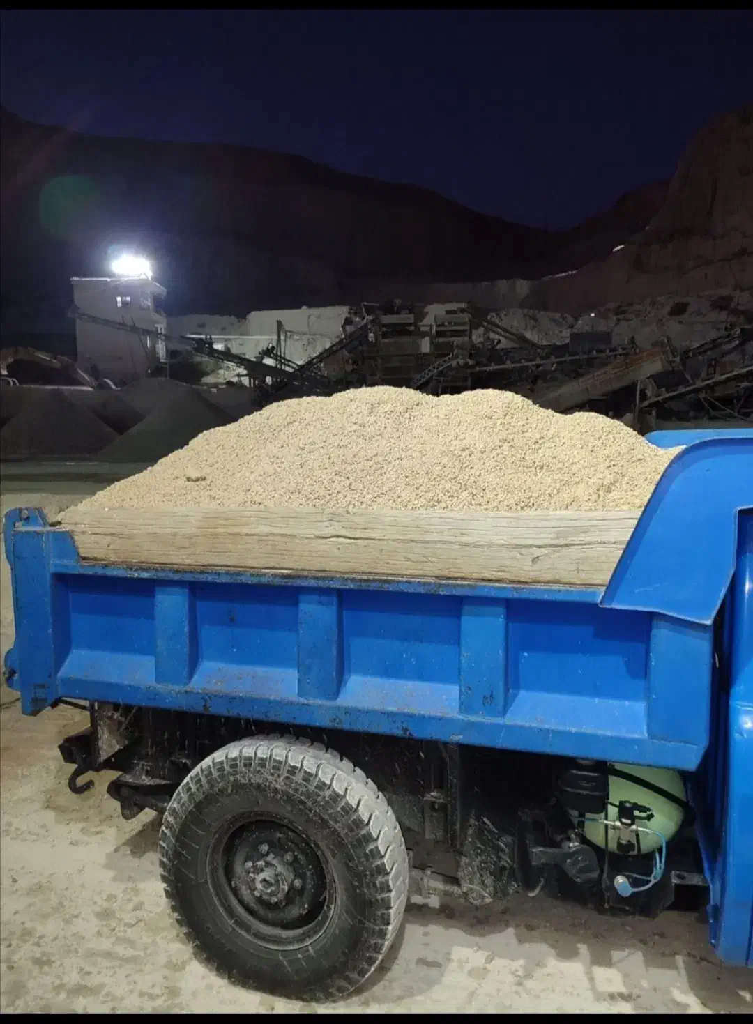 عرضه مستقیم شن و ماسه بدون واسطه گراویه نخودی خاک|مصالح و تجهیزات ساختمان|چناران, |دیوار