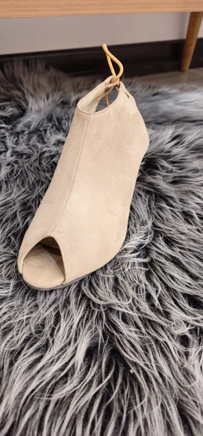 مزاحمت پیگیری میشه|کیف، کفش، کمربند|فردیس, نگارستان|دیوار