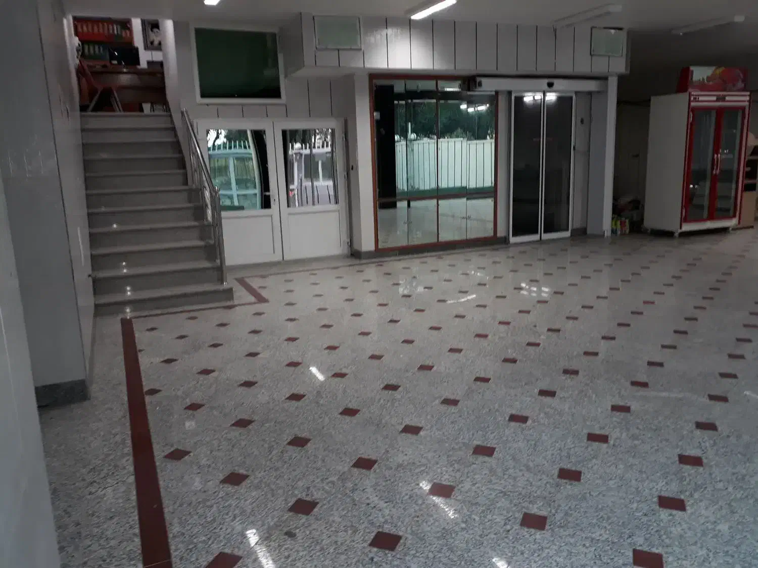 رهن و اجاره 150 متر تجاری واقع در خیابان رجایی|اجارهٔ مغازه و غرفه|لنجان, |دیوار