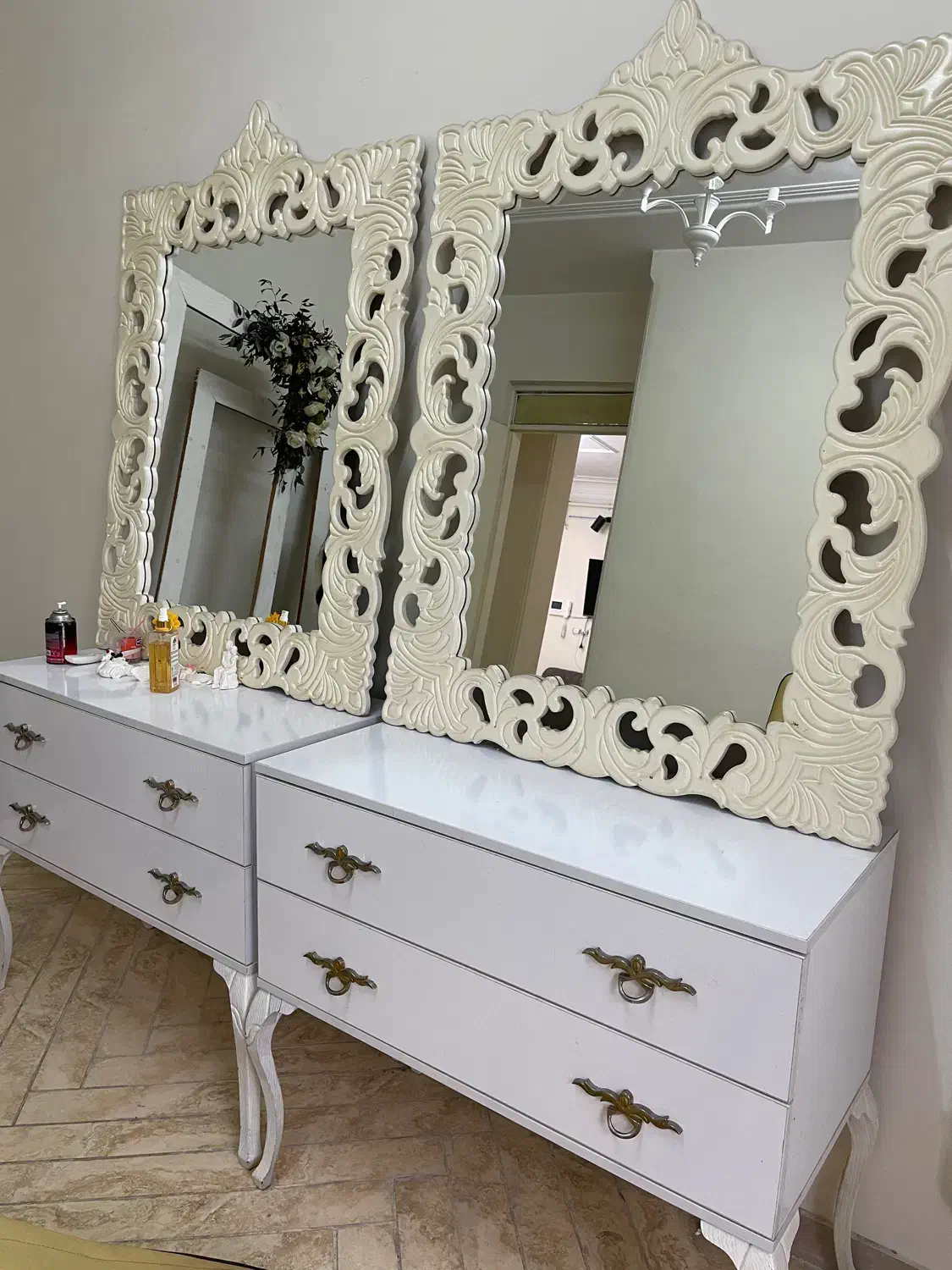 لوازم سالن زیبایی|آرایشگاه و سالن‌های زیبایی|رشت, معلم|دیوار