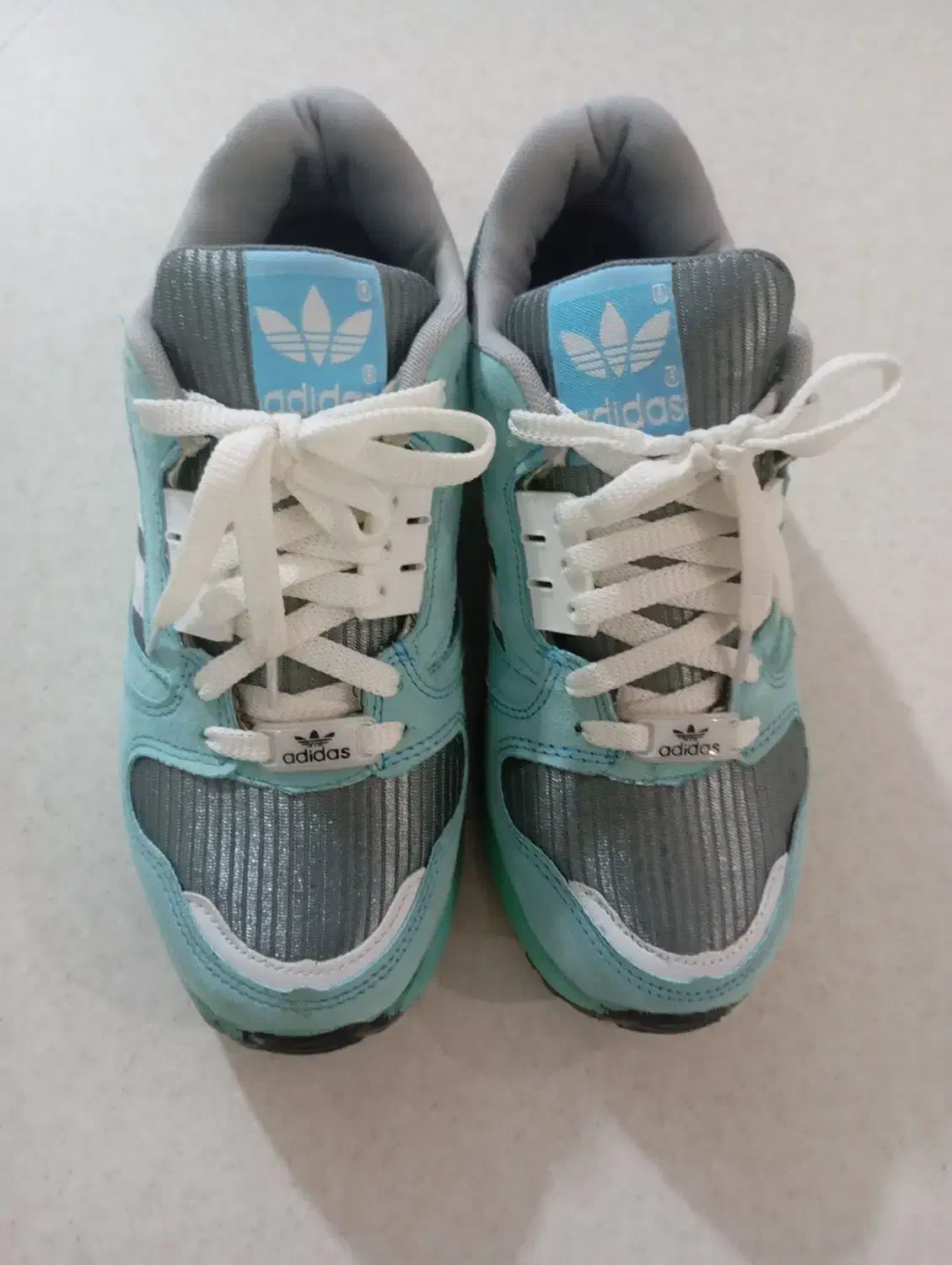 کفش راحتی|کیف، کفش، کمربند|بومهن, |دیوار