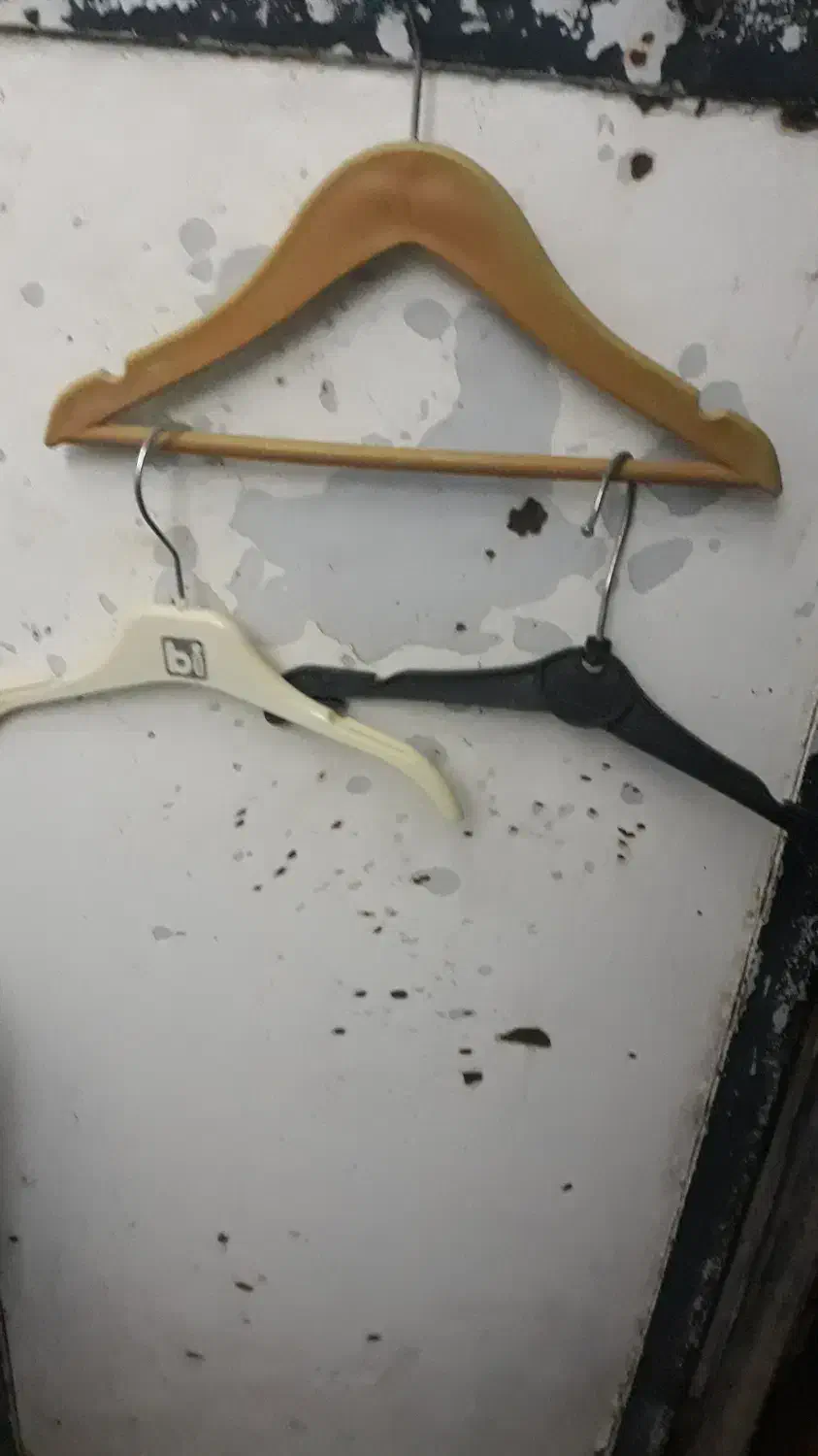 جارختی|بندرخت و رخت‌آویز|قنوات, |دیوار