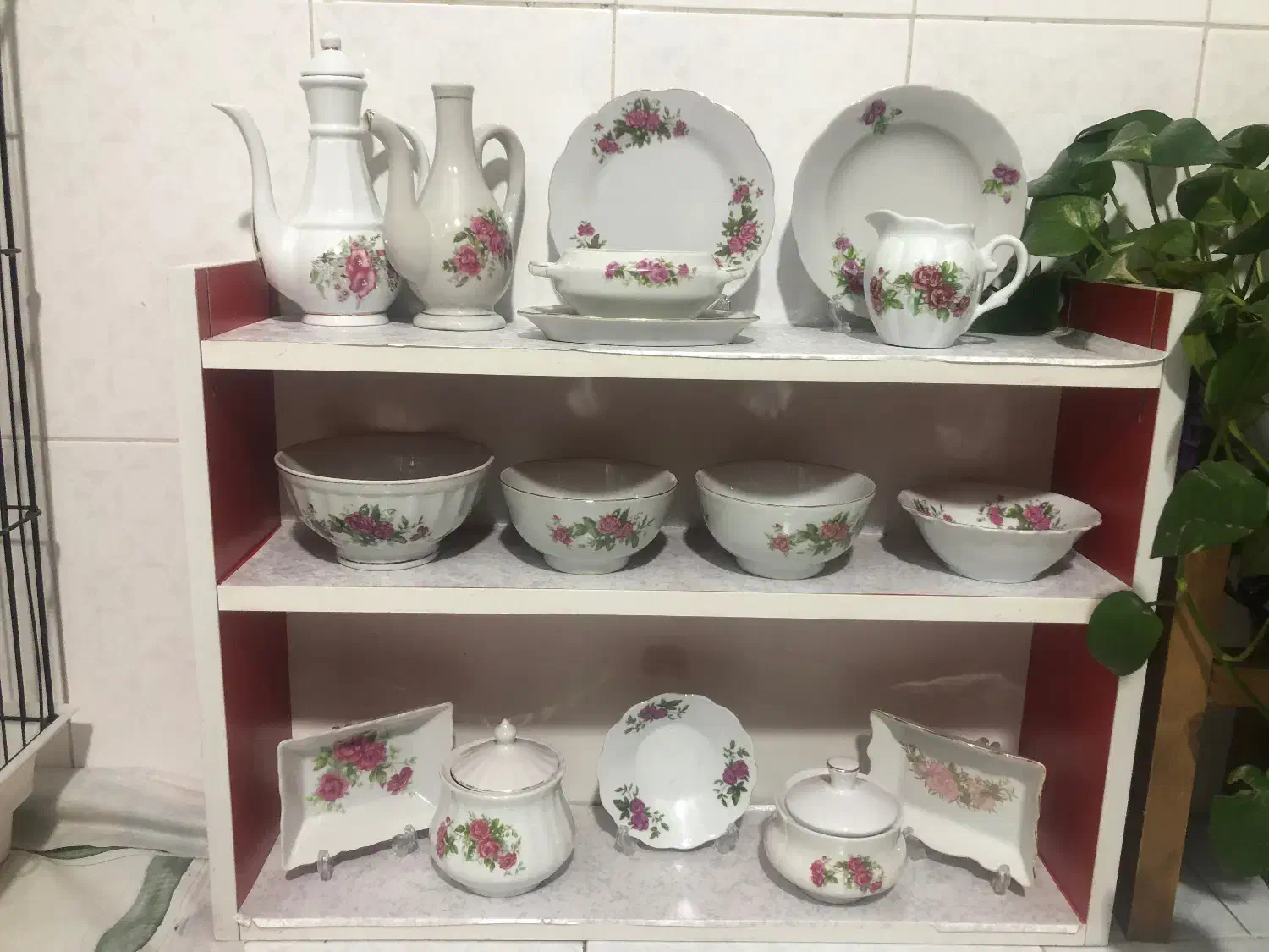 ظروف پذیرایی گل سرخی قدیمی|ظروف سرو و پذیرایی|ساری, |دیوار