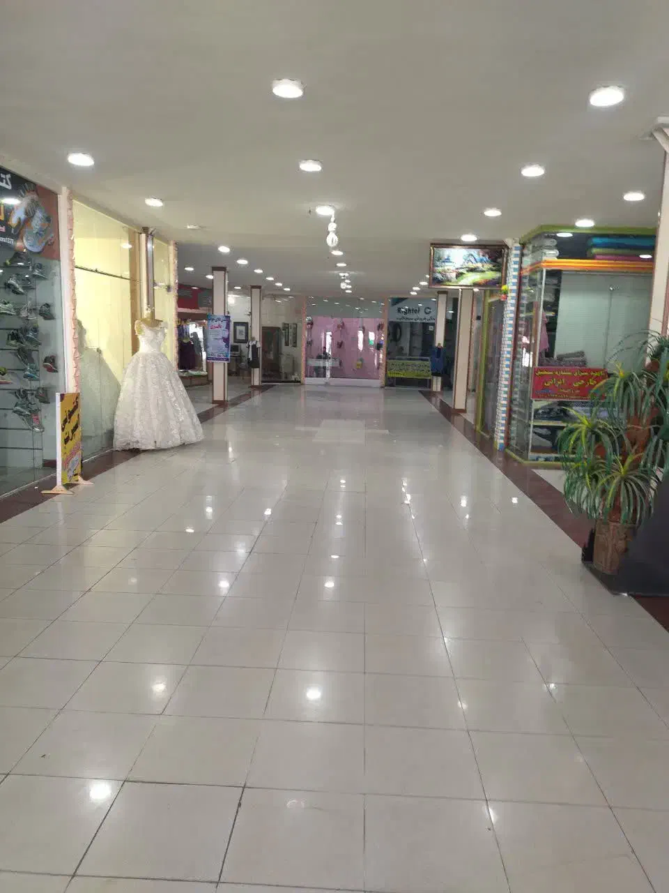 مغازه 21 متری ولیصر شمالی مجتمع تجاری تخت جمشید|فروش مغازه و غرفه|الیگودرز, |دیوار