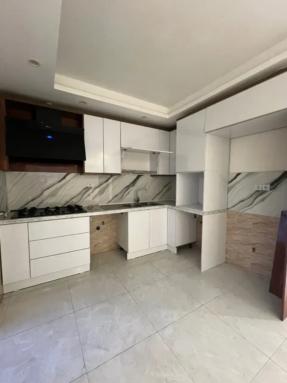 اپارتمان ۱۰۴ متری /منظریه /خیابان ولیعصر|فروش آپارتمان|رشت, منظریه|دیوار