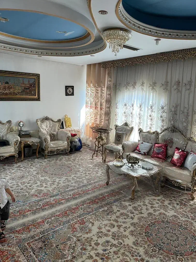 ۱۵۰متر همراه با ۲۳۰وام ودیعه