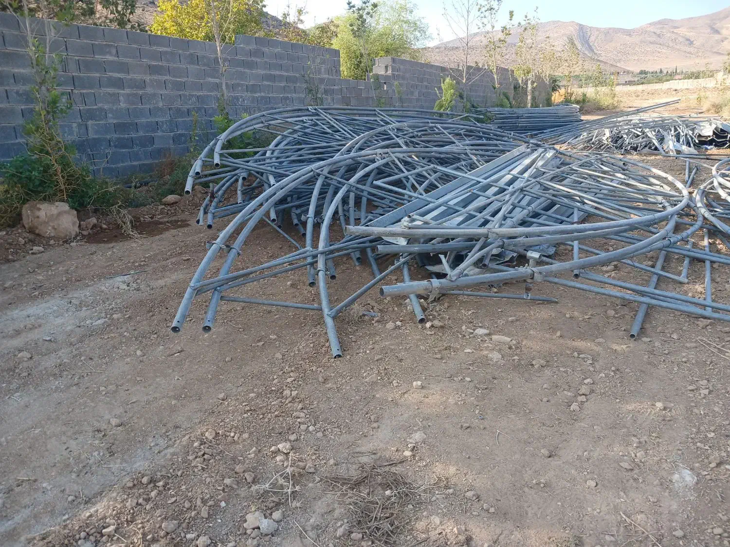 سازه گلخانه به مساحت1۷۵۰مترمربع بازشده ۱۱۰۰|مصالح و تجهیزات ساختمان|بیضا, |دیوار