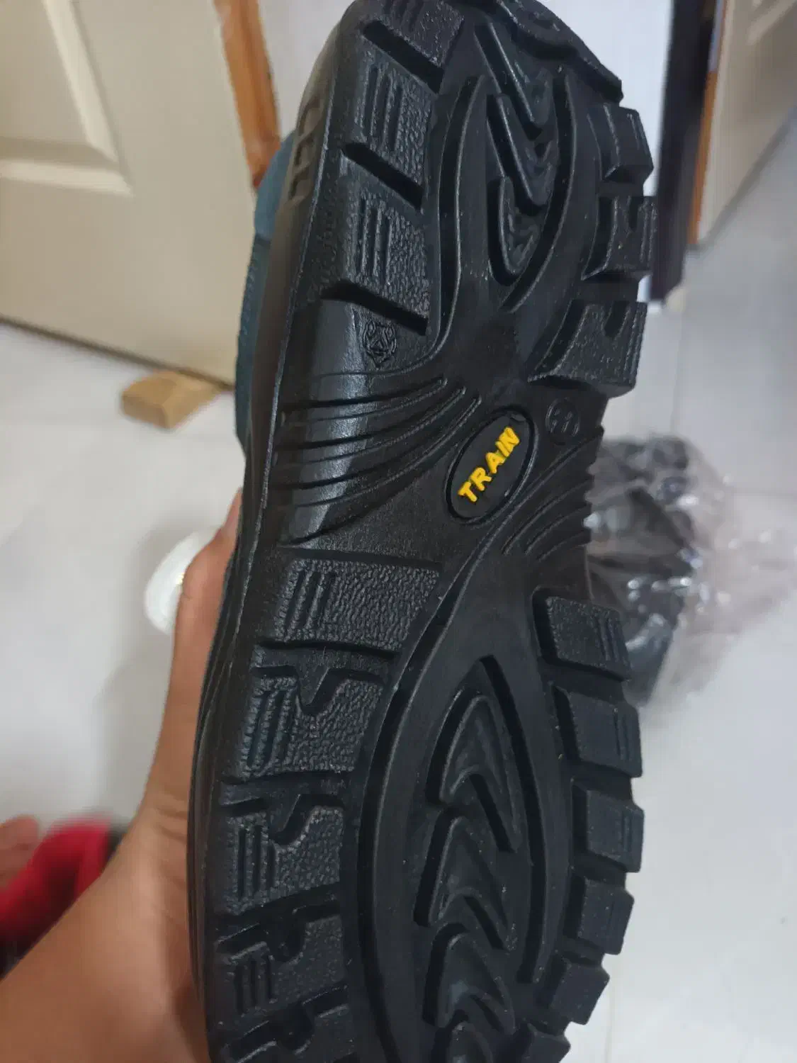 کفش کار|کیف، کفش، کمربند|سمنان, |دیوار