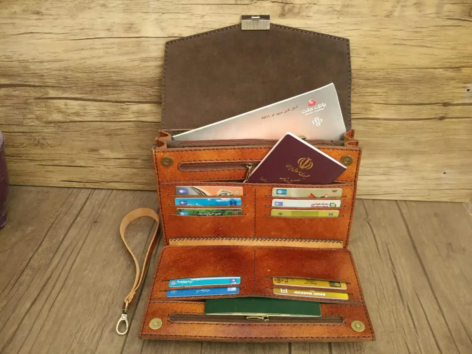 مدارک گم شده|اشیا|ایذه, |دیوار