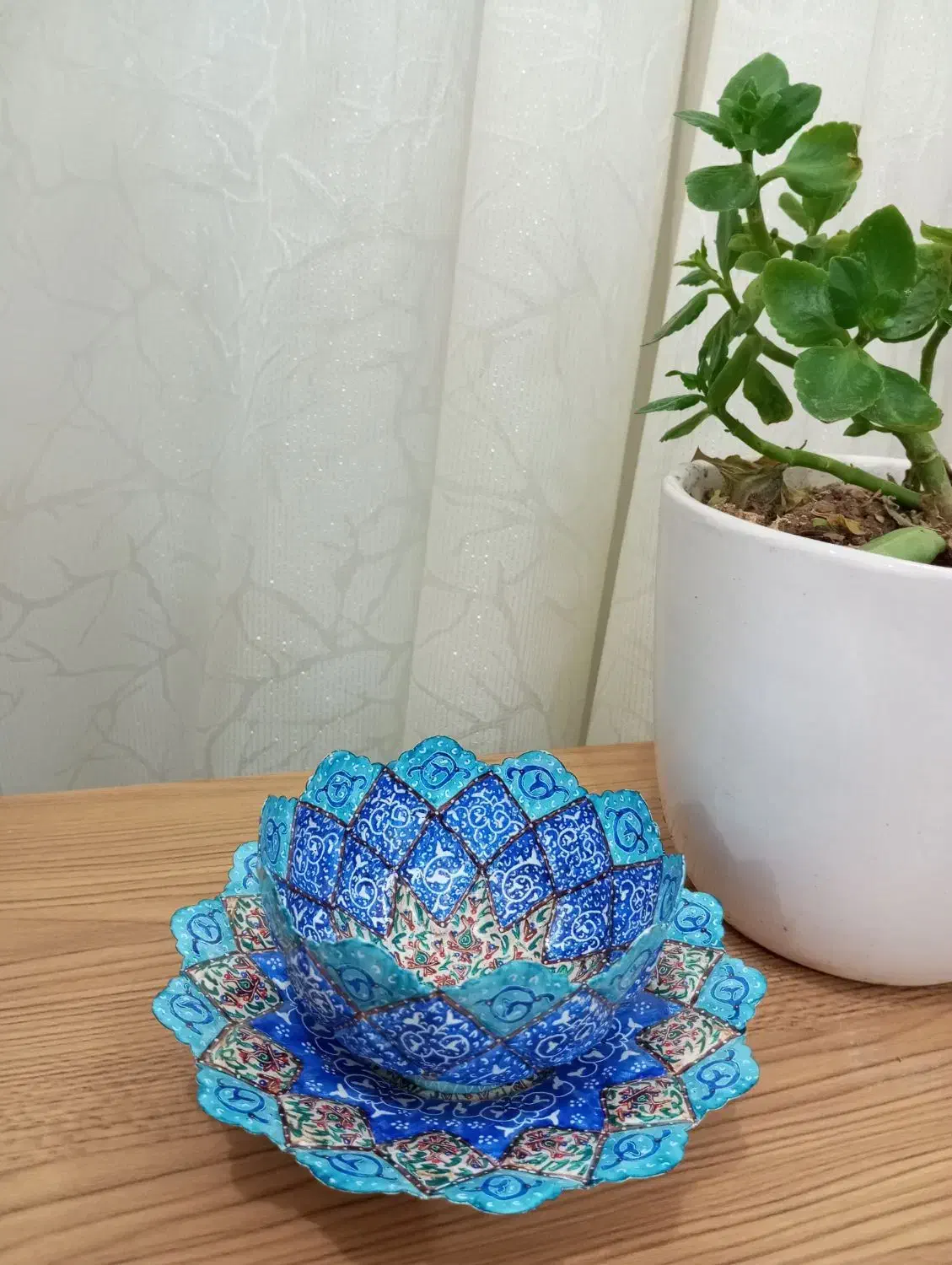 کاسه و بشقاب میناکاری|کلکسیون اشیاء عتیقه|بروجن, |دیوار