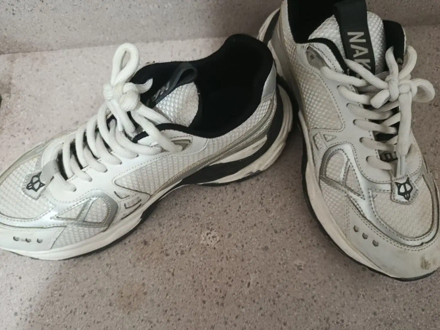 کتونی نو|کیف، کفش، کمربند|ساوه, |دیوار