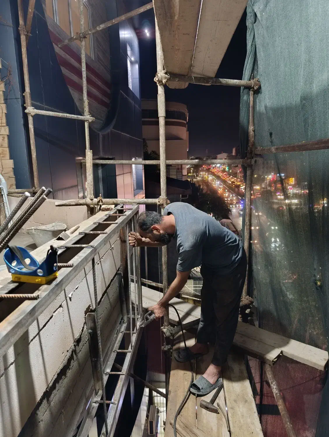 گرفتن نیرو کمکی ()|استخدام معماری، عمران و ساختمانی|رشت, شهرک آیت الله منتظری|دیوار