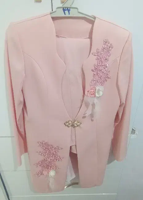 کت مجلسی|لباس|نیشابور, دارایی|دیوار