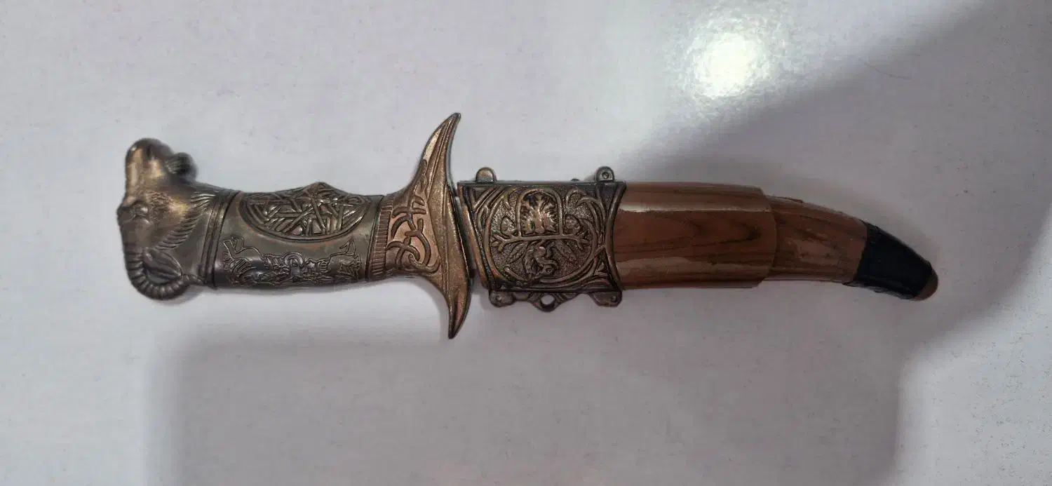 چاقو|کلکسیون اشیاء عتیقه|گرگان, |دیوار