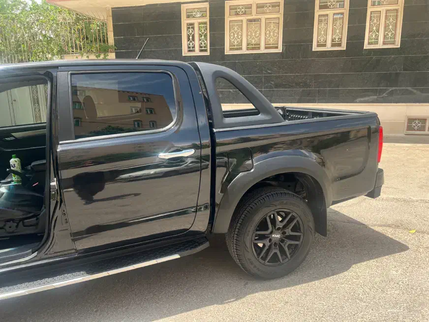 Kmc t8 مدل ۴۰۲|خودرو سواری و وانت|شیراز, قدوسی غربی|دیوار